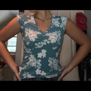 💛Floral blue and white top